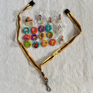 Peanuts Yellow and Black Character Lanyard Set
